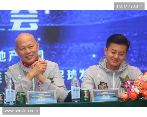 足球明星传递爱心的感人故事与善举分享