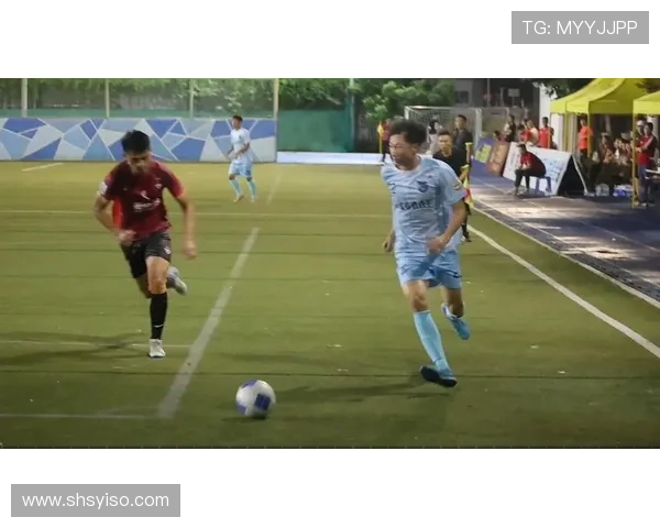 足球明星精彩射门瞬间汇聚活动精彩回顾与精彩图片展示