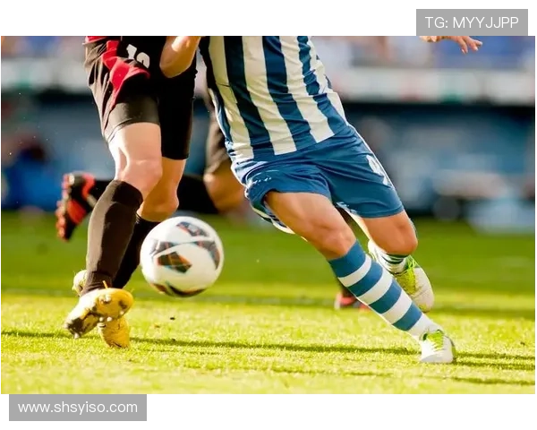 足球明星在比赛中如何选择球衣颜色影响球队表现与球迷情绪的深度分析 足球明星在比赛中如何选择球衣颜色影响球队表现与球迷情绪的深度分析